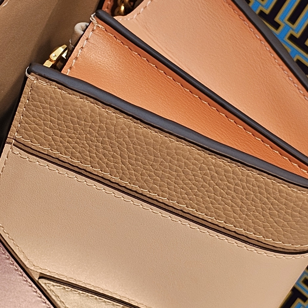 Tory Burch Robinson Patchwork Leather Wallet On A… - image 11